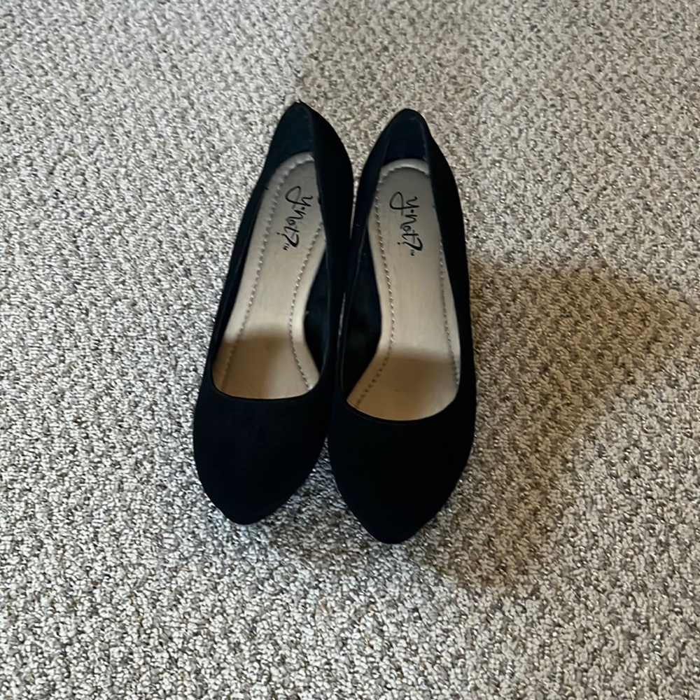 Faux Suede black pumps